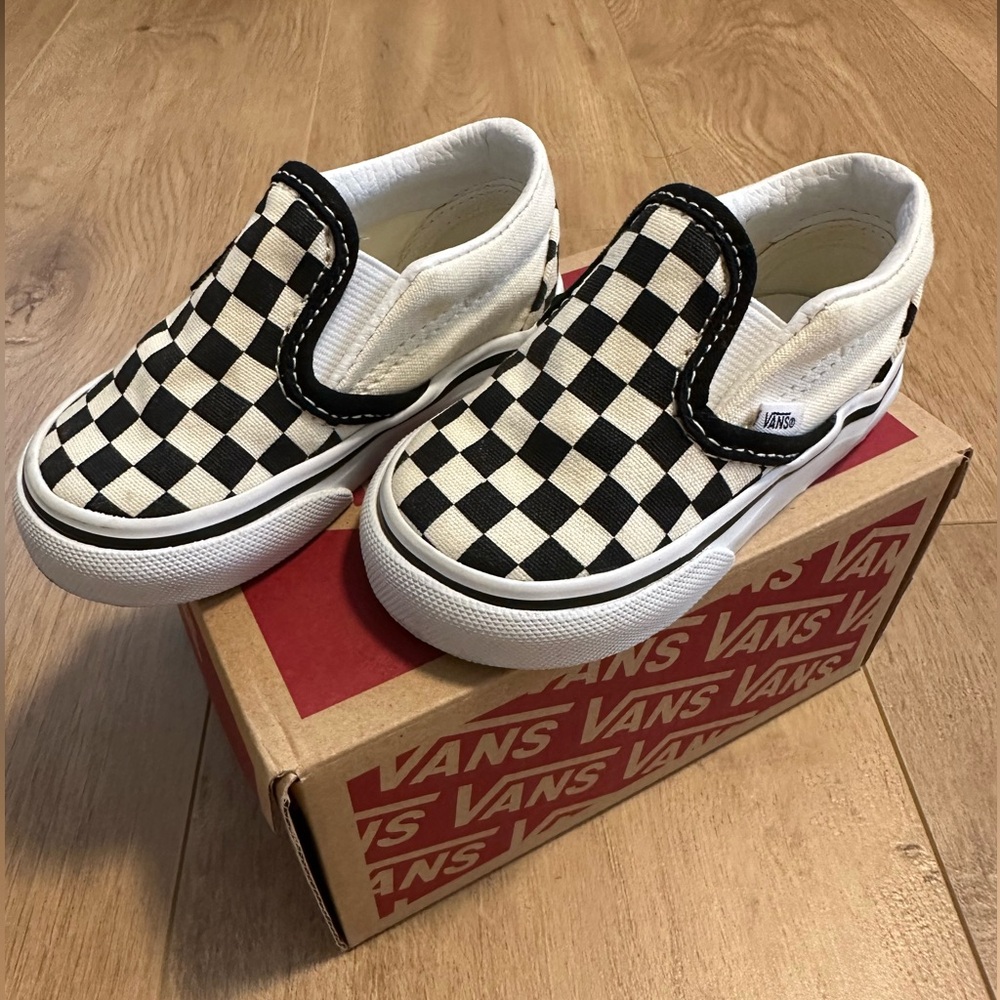 Vans Checkerboard Slip-On Sneakers - Black & White Size 4